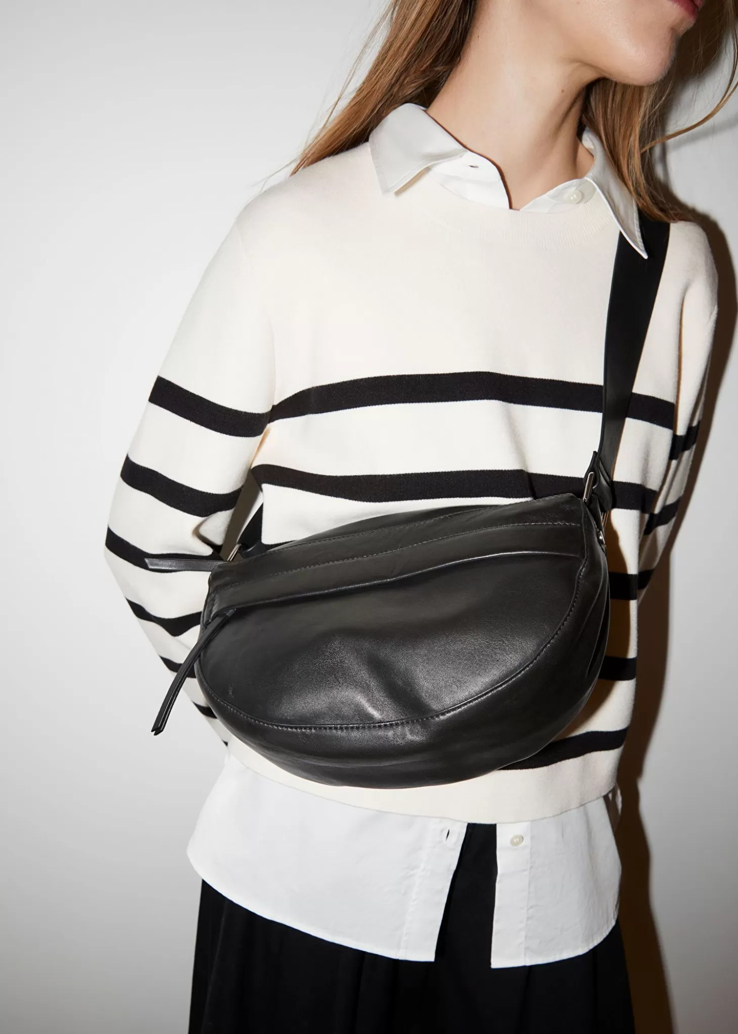 Shop & Other Stories Blodt Laeder Crossbody-Taske Sort