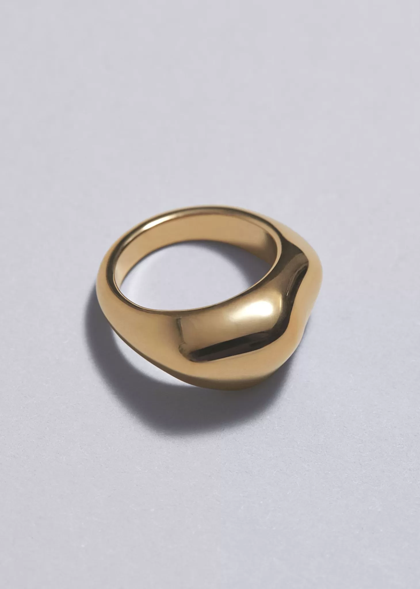 Outlet & Other Stories Fed Skulpturel Ring Guld