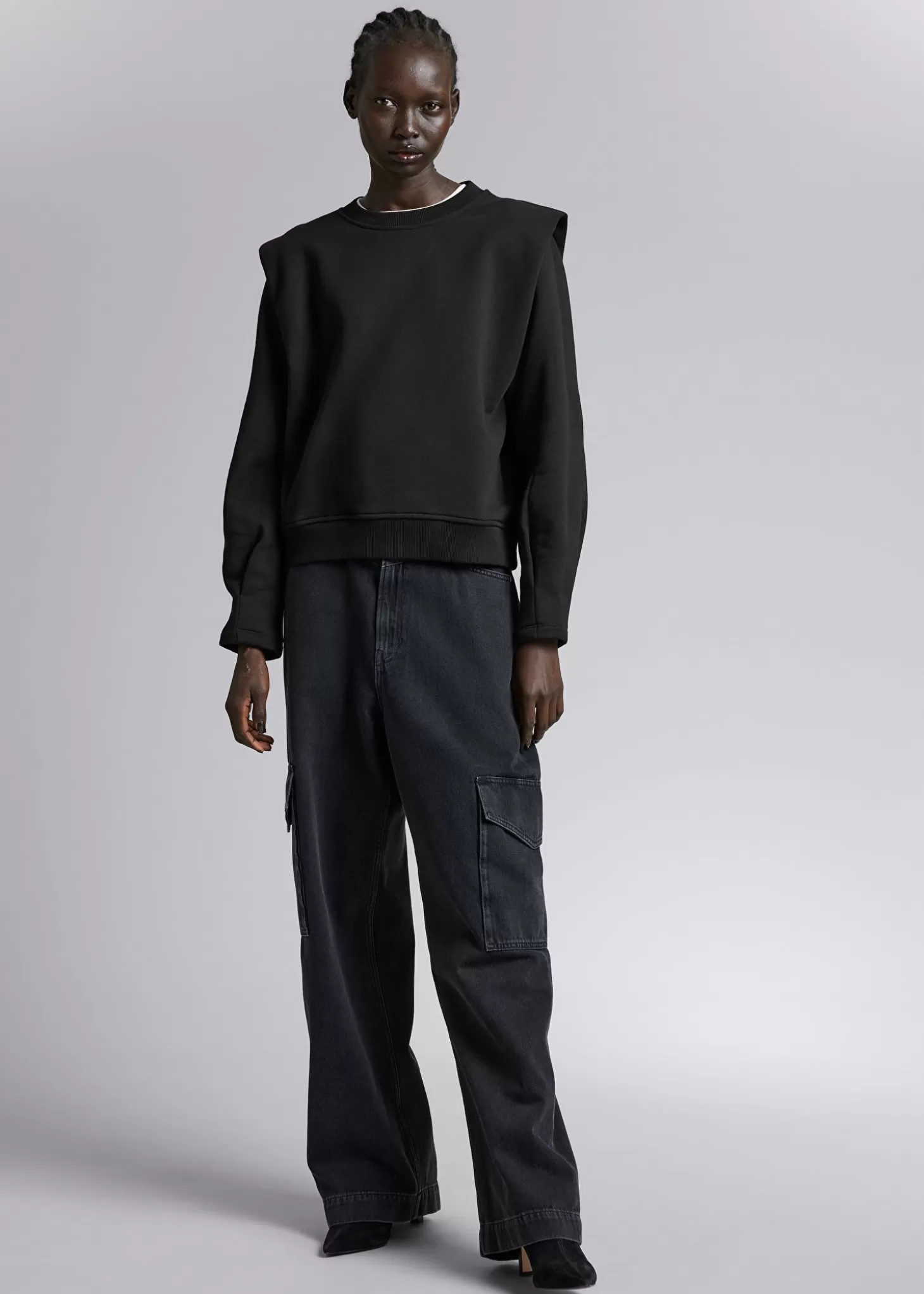 Outlet & Other Stories Fitted Plisseret-Skulder Sweatshirt Sort