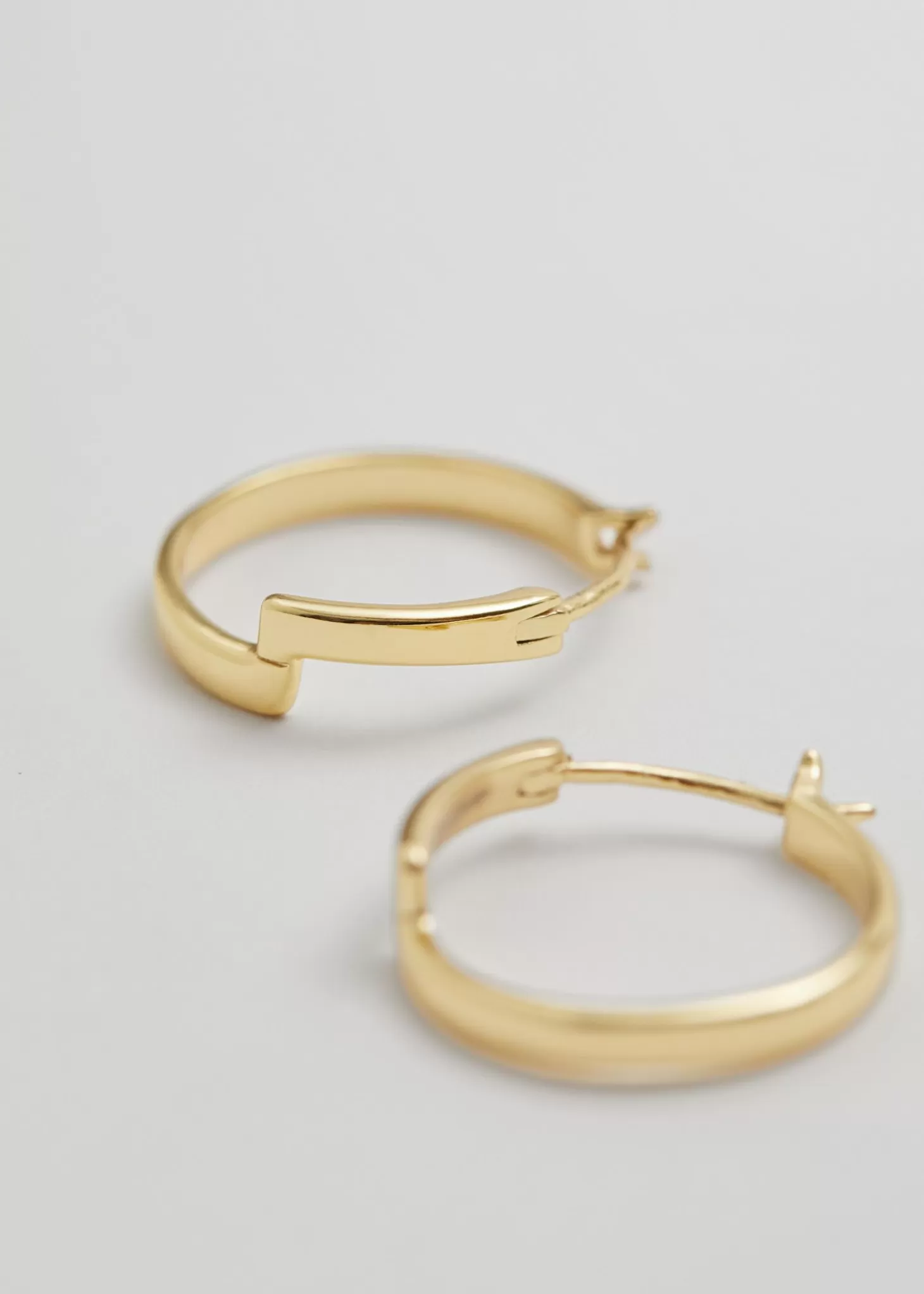 New & Other Stories Fritstaende Hoop Oreringe Guld