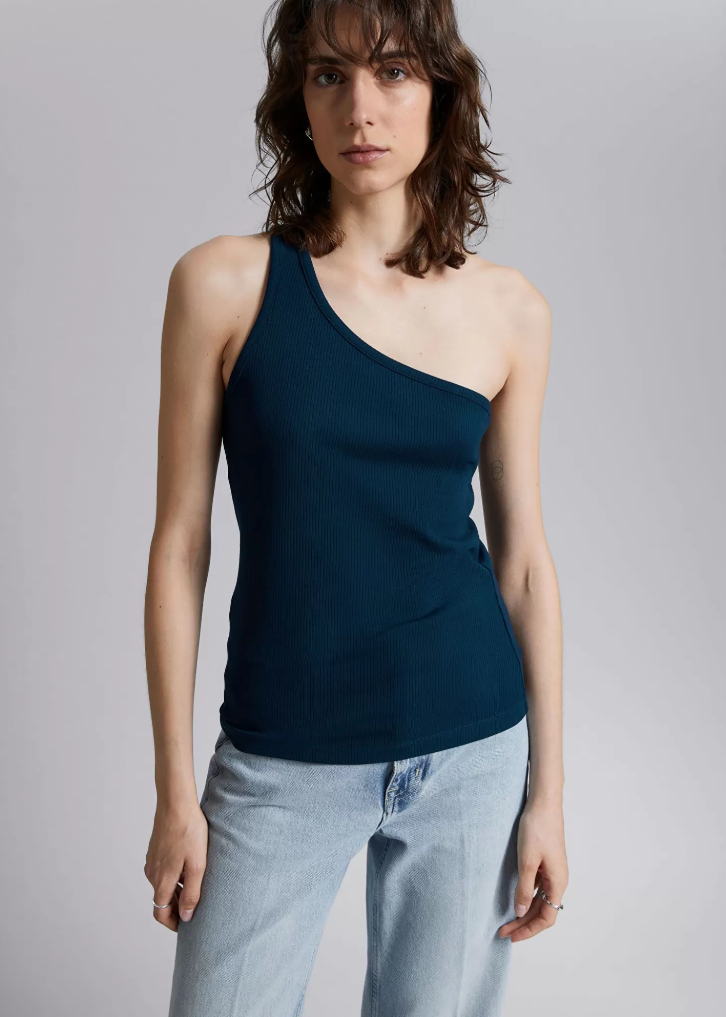 Fashion & Other Stories One Shoulder Top Morkebla