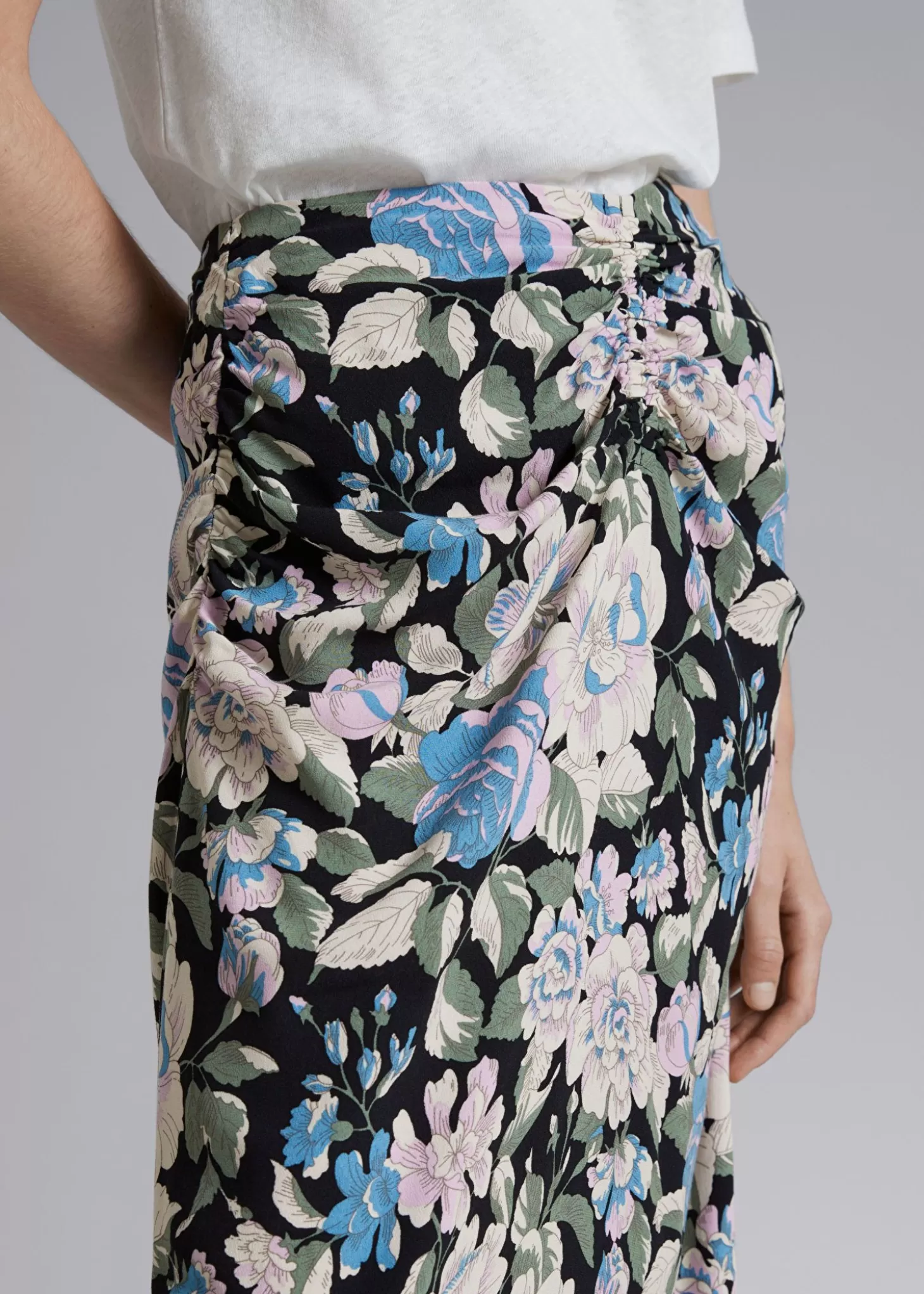 Best & Other Stories Ruched Midi-Nederdel Sort Blomsterprint