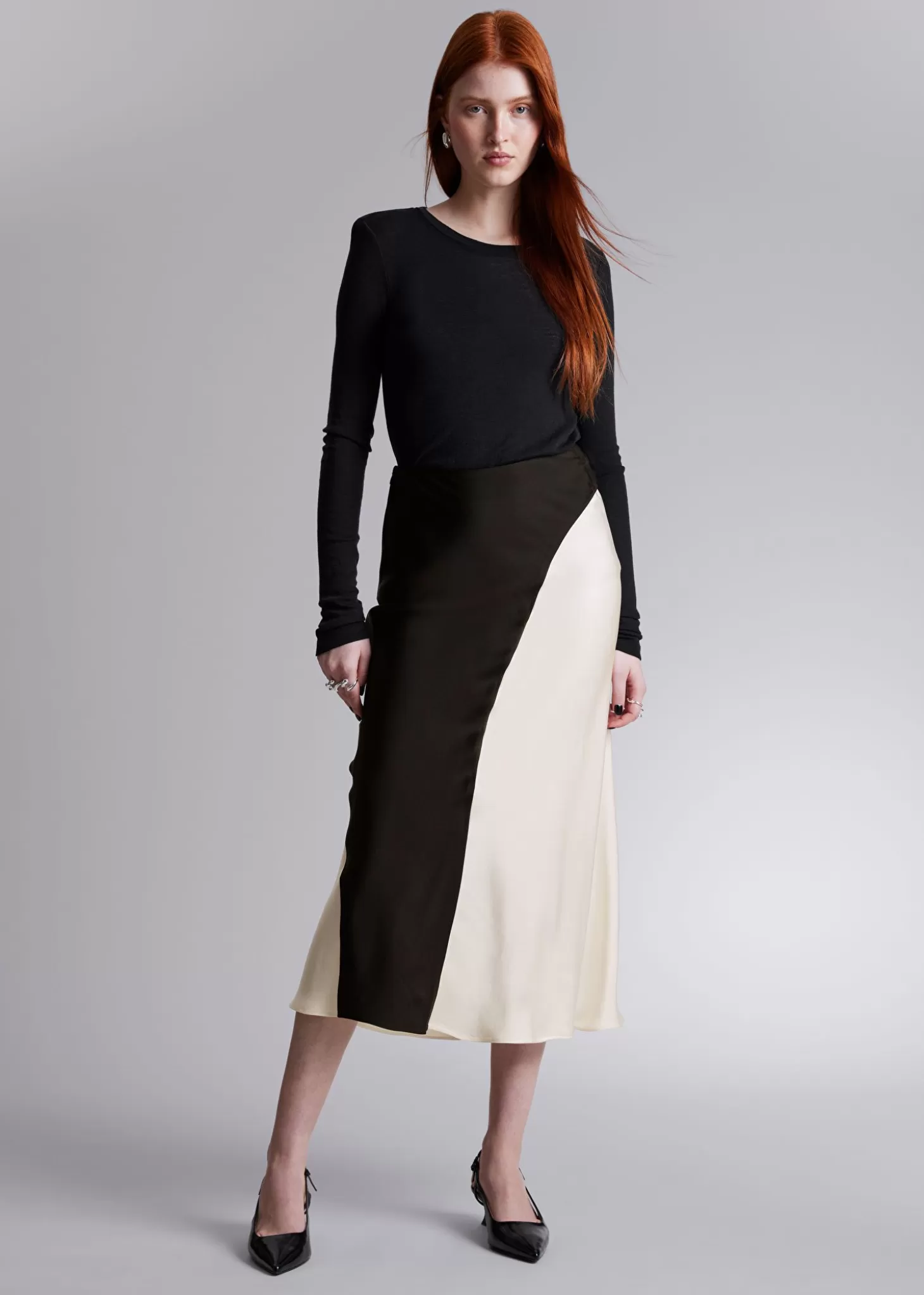 New & Other Stories Satin Midi Nederdel Sort Hvid