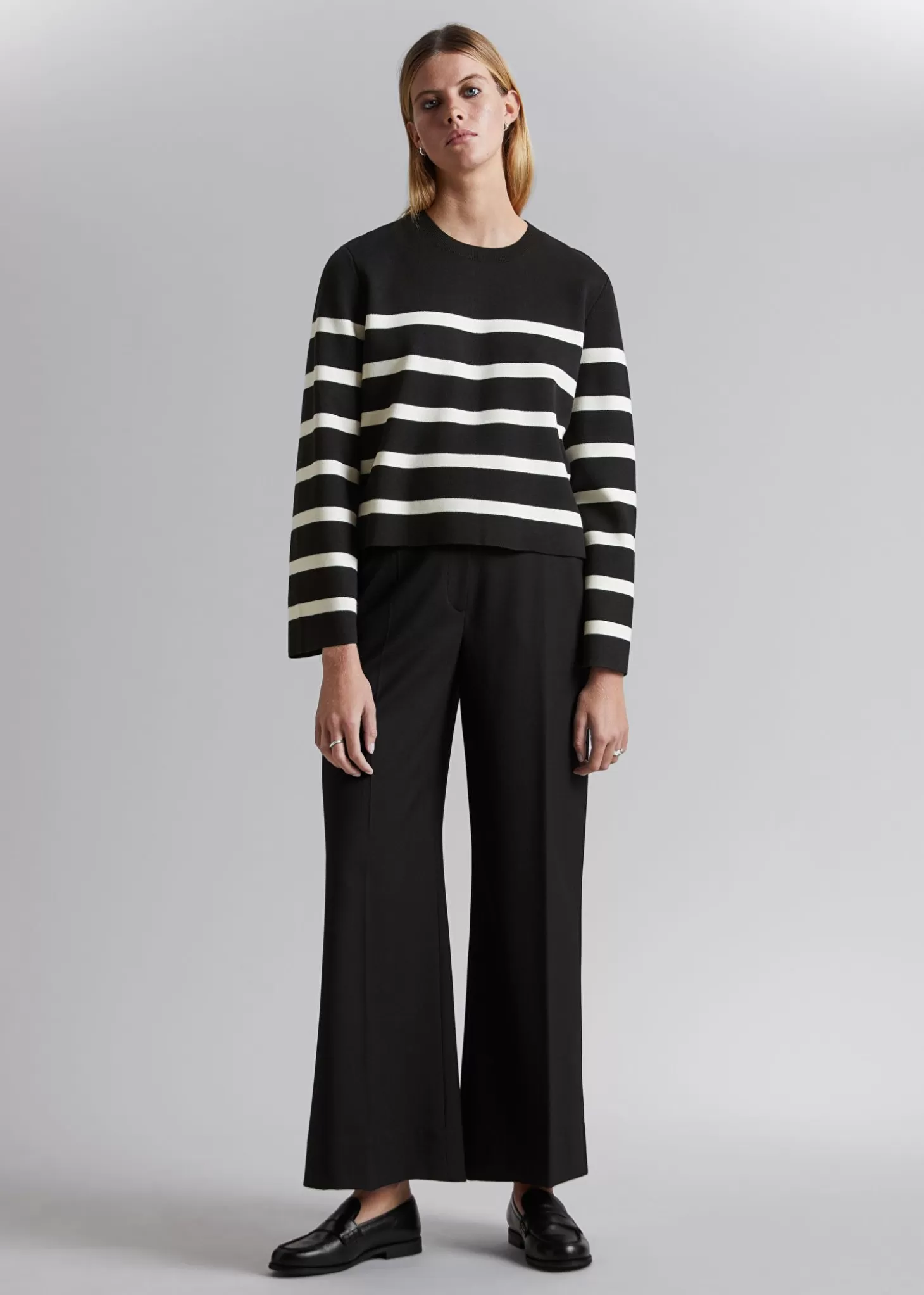 Clearance & Other Stories Strikket Sweater Med Brede Aermer Elfenben/Sort Stribet